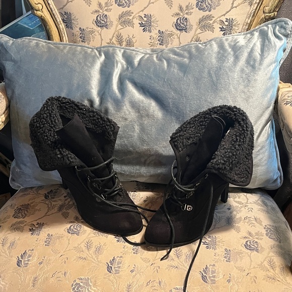 kim kardashian Shoes - Elegant Black Fur-Lined Heeled Boots